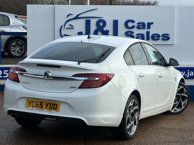 2015 VAUXHALL INSIGNIA 2.0 CDTi SRi VX Line Nav Hatchback 5dr Diesel Auto Euro 6 (170 ps) - Photo 5