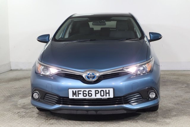 2016 TOYOTA AURIS 1.8 VVT-h Design Hatchback 5dr Petrol Hybrid CVT Euro 6 (s/s) (136 ps) - Photo 2