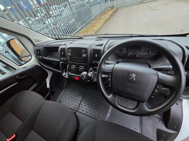 2020 Peugeot Boxer 2.2L Professional 5dr - Photo 2