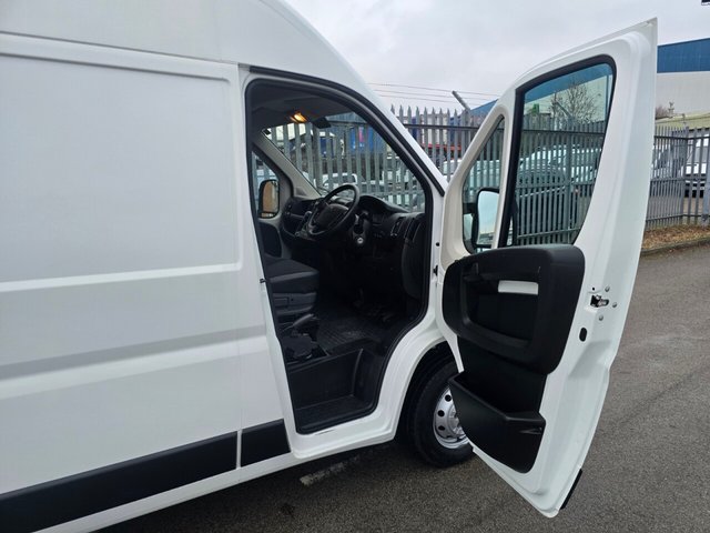 2020 Peugeot Boxer 2.2L Professional 5dr - Photo 12