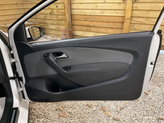 2012 VOLKSWAGEN POLO (2012) - Photo 10