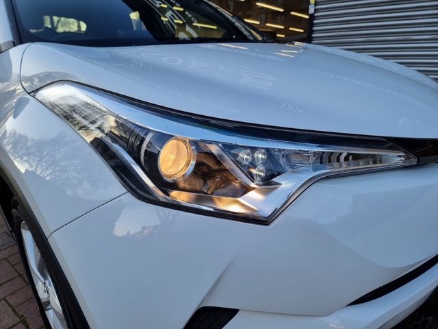 2019 TOYOTA C-HR 2019 1.8 VVT-h Icon SUV 5dr Petrol Hybrid CVT Euro 6 (s/s) (122 ps) - Photo 5