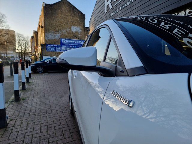 2019 TOYOTA C-HR 2019 1.8 VVT-h Icon SUV 5dr Petrol Hybrid CVT Euro 6 (s/s) (122 ps) - Photo 10