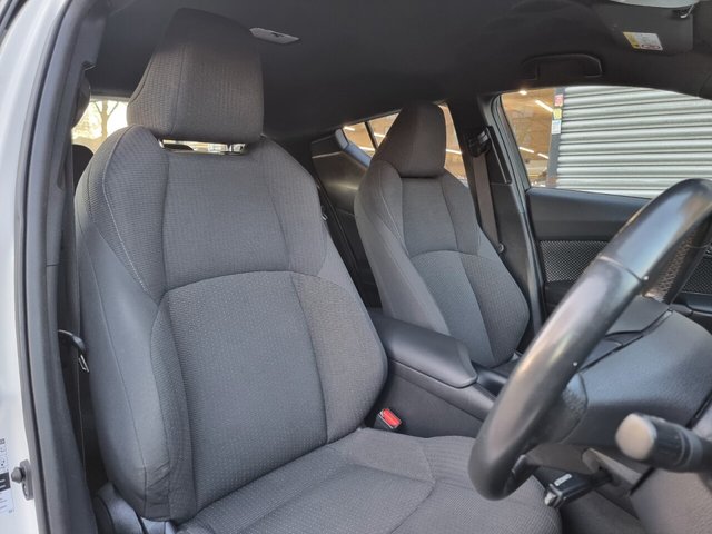 2019 TOYOTA C-HR 2019 1.8 VVT-h Icon SUV 5dr Petrol Hybrid CVT Euro 6 (s/s) (122 ps) - Photo 2