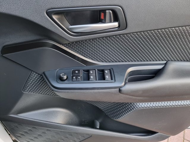 2019 TOYOTA C-HR 2019 1.8 VVT-h Icon SUV 5dr Petrol Hybrid CVT Euro 6 (s/s) (122 ps) - Photo 12