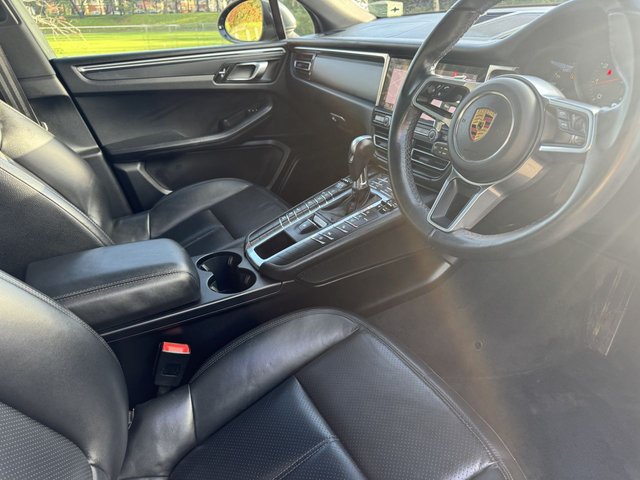 2020 PORSCHE MACAN - Photo 12