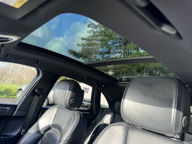 2020 PORSCHE MACAN - Photo 8