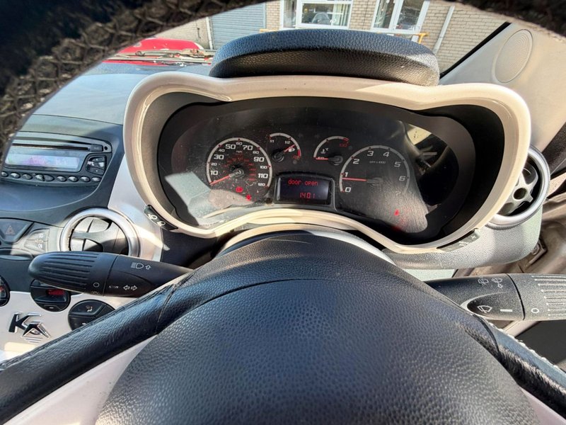 2010 Ford Ka in silver — photo 17 of 20
