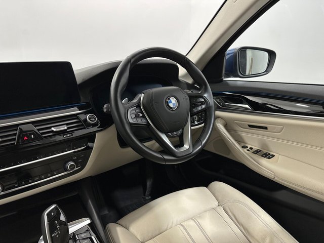 2021 BMW 5 Series - Photo 11