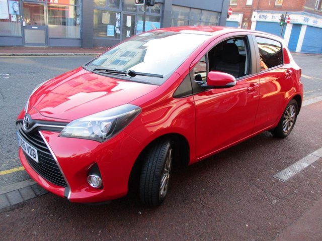 2016 TOYOTA YARIS 1.33 Dual VVT-i Icon Hatchback 5dr Petrol Manual Euro 6 (99 ps) STUNNING EXAMPLE ,£35 ROAD TAX ,6 MONTHS WARRANTY ,8 MAIN DEALER SERVICE STAMPS ,2 KEYS ,AIR-CON ,ALLOYS ,CREDIT TOO PREVIOUS OWNER , - Photo 3