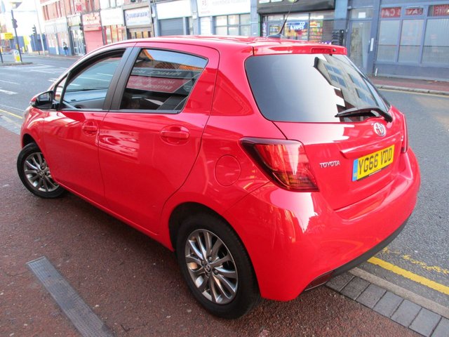 2016 TOYOTA YARIS 1.33 Dual VVT-i Icon Hatchback 5dr Petrol Manual Euro 6 (99 ps) STUNNING EXAMPLE ,£35 ROAD TAX ,6 MONTHS WARRANTY ,8 MAIN DEALER SERVICE STAMPS ,2 KEYS ,AIR-CON ,ALLOYS ,CREDIT TOO PREVIOUS OWNER , - Photo 4