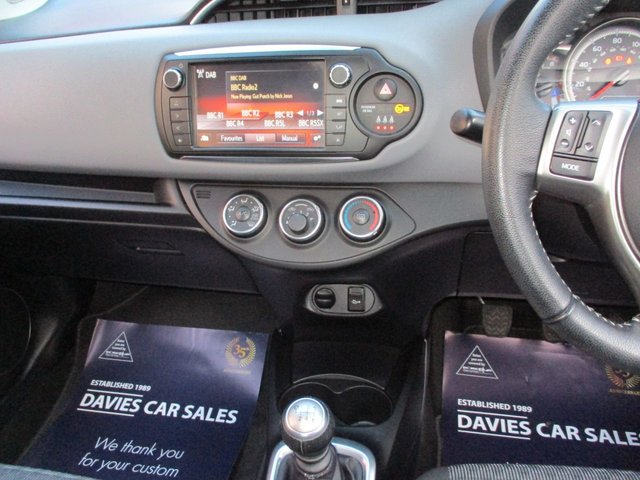 2016 TOYOTA YARIS 1.33 Dual VVT-i Icon Hatchback 5dr Petrol Manual Euro 6 (99 ps) STUNNING EXAMPLE ,£35 ROAD TAX ,6 MONTHS WARRANTY ,8 MAIN DEALER SERVICE STAMPS ,2 KEYS ,AIR-CON ,ALLOYS ,CREDIT TOO PREVIOUS OWNER , - Photo 7