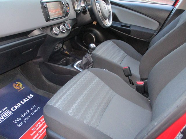 2016 TOYOTA YARIS 1.33 Dual VVT-i Icon Hatchback 5dr Petrol Manual Euro 6 (99 ps) STUNNING EXAMPLE ,£35 ROAD TAX ,6 MONTHS WARRANTY ,8 MAIN DEALER SERVICE STAMPS ,2 KEYS ,AIR-CON ,ALLOYS ,CREDIT TOO PREVIOUS OWNER , - Photo 9