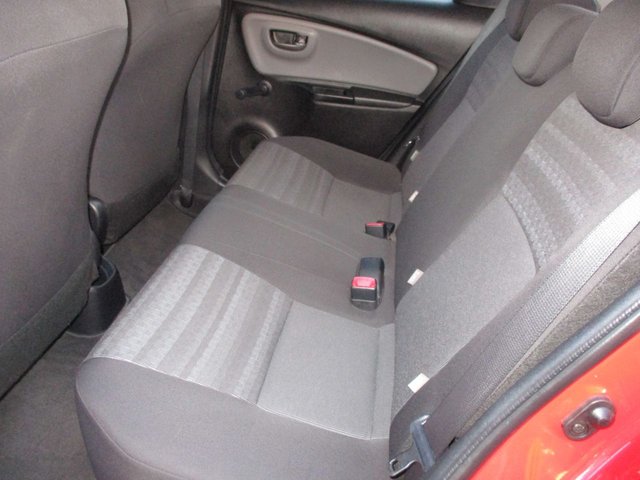 2016 TOYOTA YARIS 1.33 Dual VVT-i Icon Hatchback 5dr Petrol Manual Euro 6 (99 ps) STUNNING EXAMPLE ,£35 ROAD TAX ,6 MONTHS WARRANTY ,8 MAIN DEALER SERVICE STAMPS ,2 KEYS ,AIR-CON ,ALLOYS ,CREDIT TOO PREVIOUS OWNER , - Photo 10