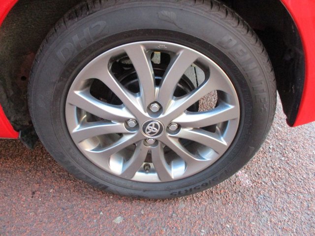 2016 TOYOTA YARIS 1.33 Dual VVT-i Icon Hatchback 5dr Petrol Manual Euro 6 (99 ps) STUNNING EXAMPLE ,£35 ROAD TAX ,6 MONTHS WARRANTY ,8 MAIN DEALER SERVICE STAMPS ,2 KEYS ,AIR-CON ,ALLOYS ,CREDIT TOO PREVIOUS OWNER , - Photo 12