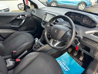 USED 2019 68 PEUGEOT 208 1.2 PureTech Signature Hatchback 5dr Petrol Manual Euro 6 (s/s) (82 ps) Bluetooth, rear park sens, DAB