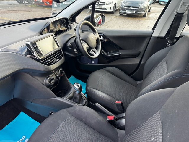 2019 PEUGEOT 208 - Photo 3