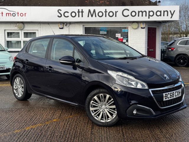 View our Peugeot 208 1.2 PureTech Signature Hatchback 5dr Petrol Manual Euro 6 (s/s) (82 ps)