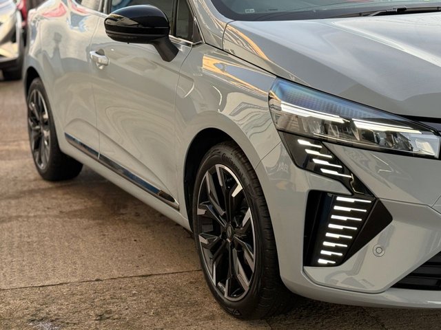 2025 RENAULT CLIO 1.0 TCe techno Hatchback 5dr Petrol Manual Euro 6 (s/s) (90 ps) - Photo 12