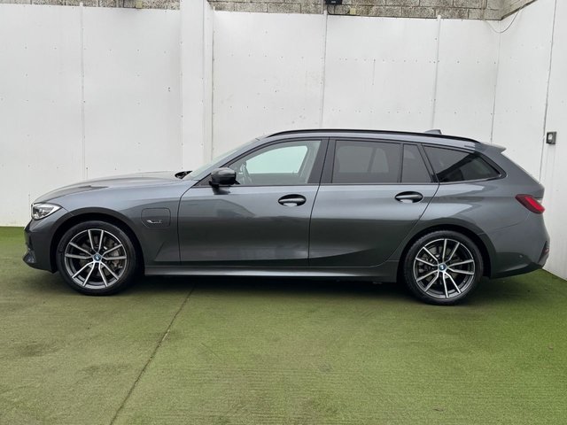2021 BMW 3 SERIES - Photo 4