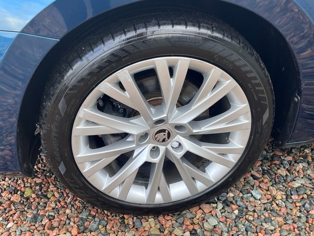 2021 SKODA SUPERB - Photo 2