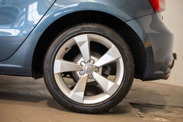 2017 Audi A1 1.6L Sport 5dr - Photo 7