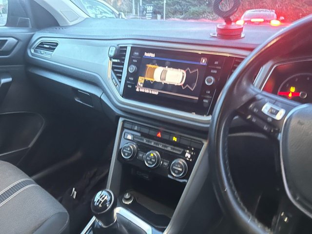 2020 Volkswagen T-Roc 1L Design 5dr - Photo 12