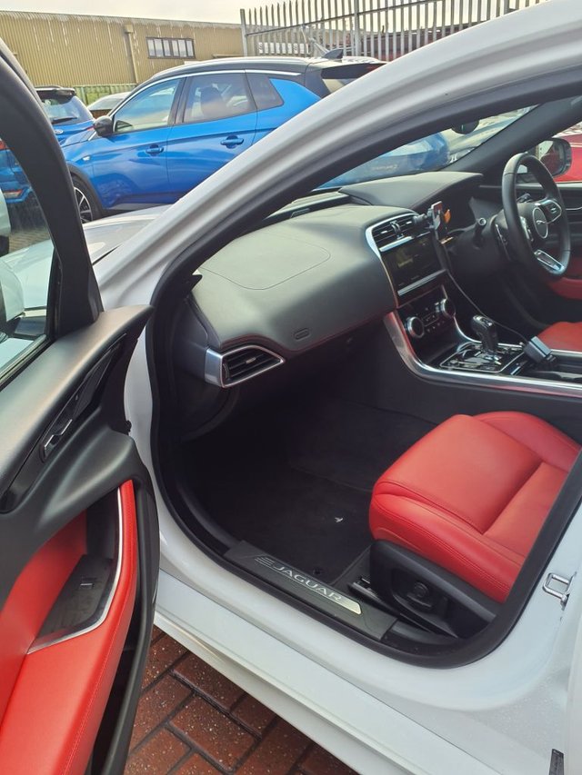 2023 JAGUAR XE 2.0 D200 MHEV R-Dynamic S Saloon 4dr Diesel Auto Euro 6 (s/s) (204 ps) - Photo 5