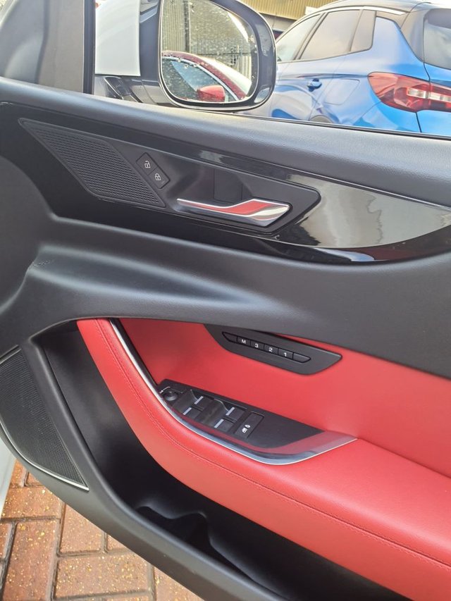 2023 JAGUAR XE 2.0 D200 MHEV R-Dynamic S Saloon 4dr Diesel Auto Euro 6 (s/s) (204 ps) - Photo 12