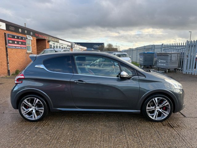 2013 PEUGEOT 208 - Photo 2