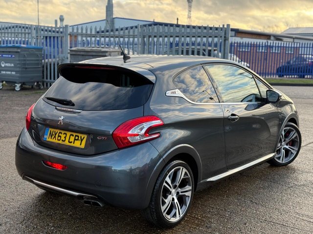 2013 PEUGEOT 208 - Photo 3