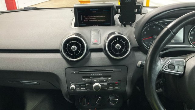 2012 AUDI A1 - Photo 9