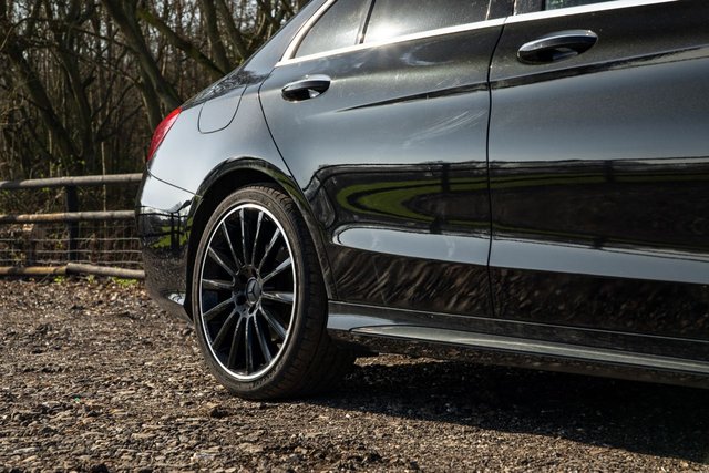 2016 MERCEDES-BENZ C-CLASS 2.1 C250d AMG Line (Premium Plus) Saloon 4dr Diesel 7G-Tronic+ Euro 6 (s/s) (204 ps) - Photo 4