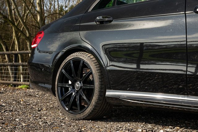 2015 MERCEDES-BENZ E-CLASS 5.5 E63 V8 BiTurbo AMG Saloon 4dr Petrol SpdS MCT Euro 6 (s/s) (557 ps) - Photo 5