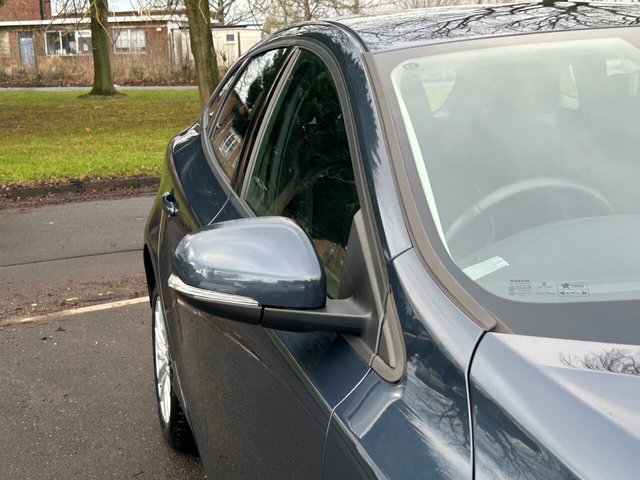 2018 Volvo V40 1.5L Momentum Nav Plus 5dr - Photo 9