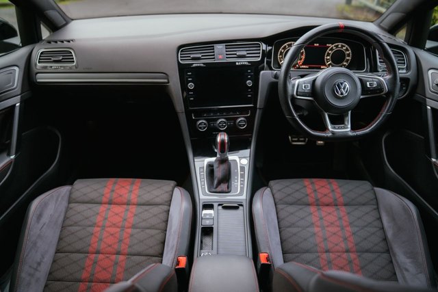 2020 Volkswagen Golf - Photo 2