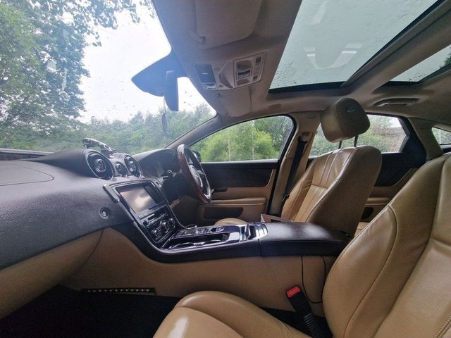 2011 XJ 3.0D V6 LUXURY SALOON 4DR DIESEL AUTO EURO 5 275 PS 2011... photo