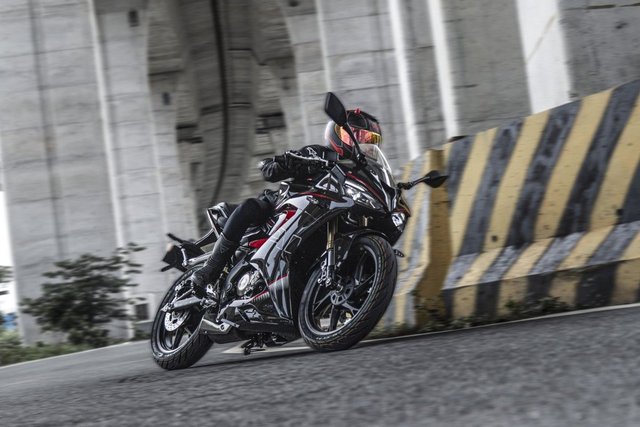 View our QJMOTOR SRK 125 R