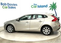 USED 2017 67 VOLVO V40 2.0 D2 Inscription Hatchback 5dr Diesel Manual Euro 6 (s/s) (120 ps) Very Low Mileage And Fantastic Volvo Service History. 24000 Miles, Heated Leather SATNAV Park Assist and Cruise Control