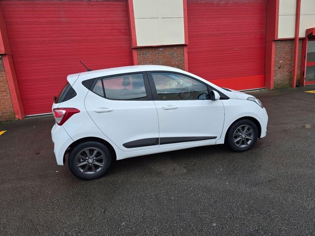 2015 HYUNDAI I10 - Photo 6