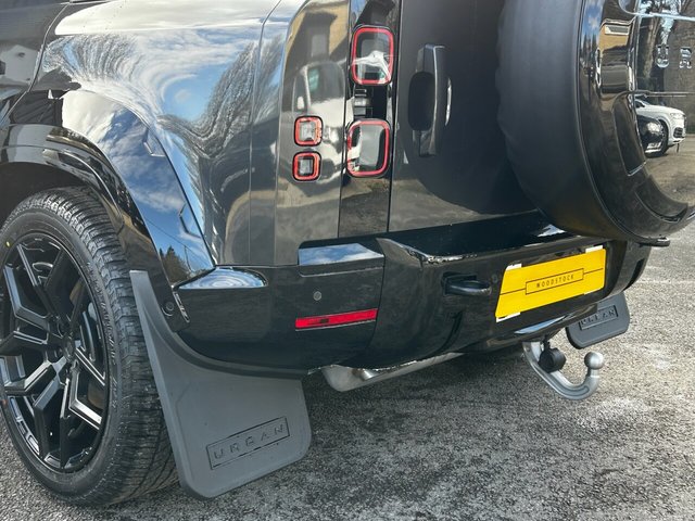 2026 Land Rover DEFENDER 110 - Photo 11