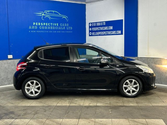 2015 PEUGEOT 208 - Photo 2