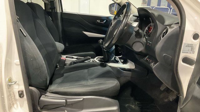 2017 NISSAN NAVARA 2.3 dCi N-Connecta Pickup Double Cab 4dr Diesel Manual 4WD Euro 6 (s/s) (190 ps) - Photo 9