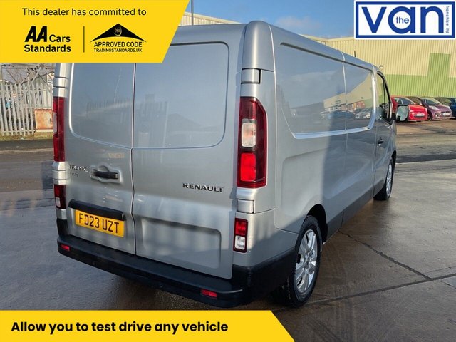 2023 RENAULT TRAFIC - Photo 4