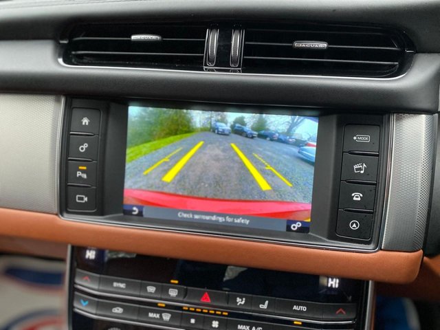2018 JAGUAR XF 2.0i Portfolio Saloon 4dr Petrol Auto Euro 6 (s/s) (200 ps) - Photo 4