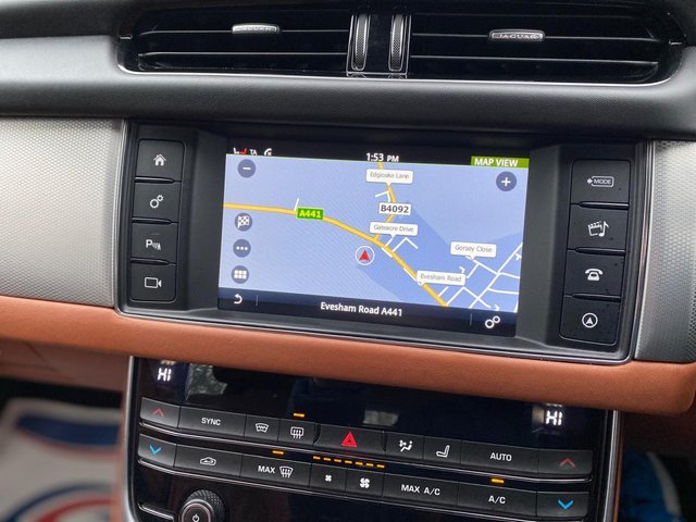 2018 JAGUAR XF 2.0i Portfolio Saloon 4dr Petrol Auto Euro 6 (s/s) (200 ps) - Photo 2