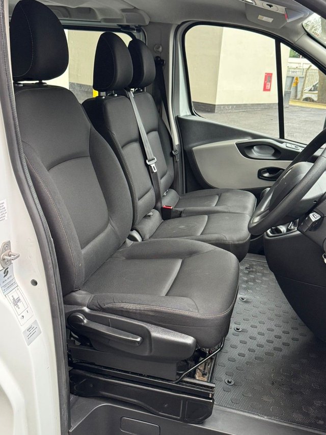 2018 RENAULT TRAFIC 1.6 dCi ENERGY 29 Business Minibus Double Cab 5dr Diesel Manual LWB Euro 6 (s/s) (9 Seat) (125 ps) - Photo 10
