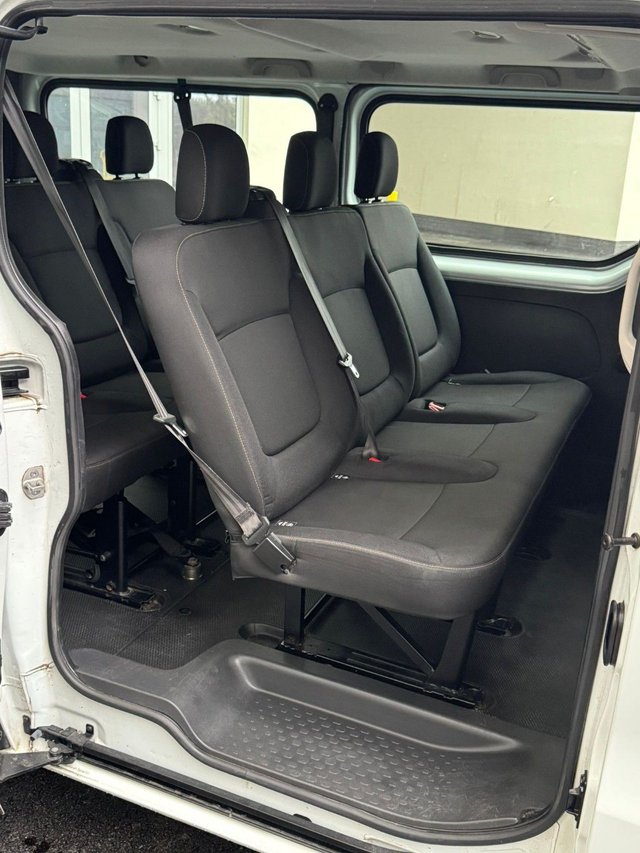 2018 RENAULT TRAFIC 1.6 dCi ENERGY 29 Business Minibus Double Cab 5dr Diesel Manual LWB Euro 6 (s/s) (9 Seat) (125 ps) - Photo 11