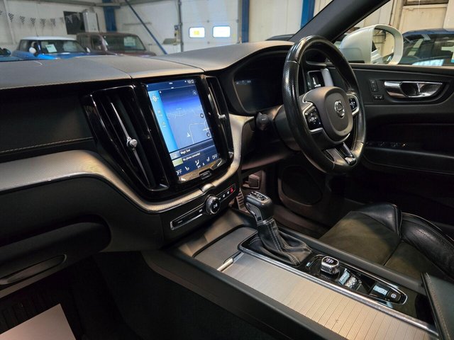 2018 VOLVO XC60 2.0 D4 R-Design Pro Auto AWD Euro 6 (s/s) 5dr - Photo 2