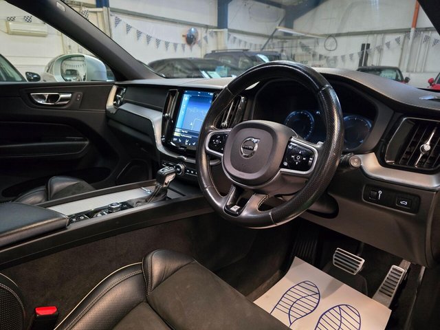 2018 VOLVO XC60 2.0 D4 R-Design Pro Auto AWD Euro 6 (s/s) 5dr - Photo 12